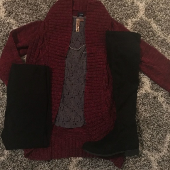 Gray lace tank top - Picture 2 of 2